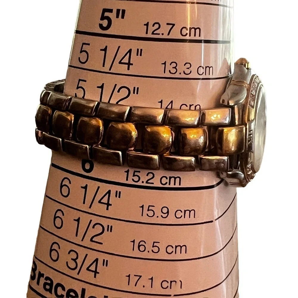 Seiko Vintage Saphire Crystal Round Silver Gold tones Ladies Watch Working